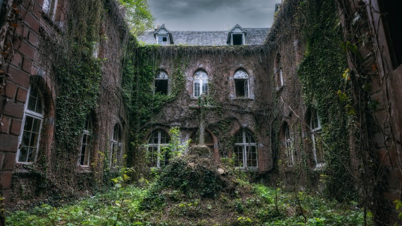Ultimate Guide Of 32 Scariest Houses In The World